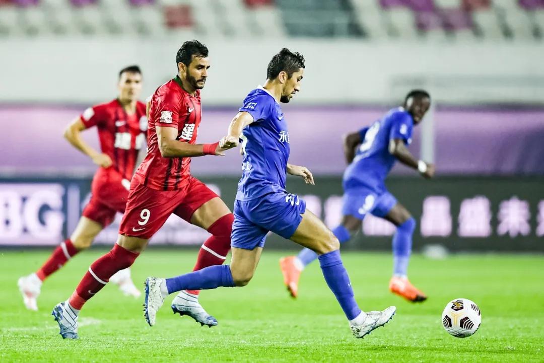 يوفنتوس ونابوليصراع العمالقة في الدوري الإيطالي