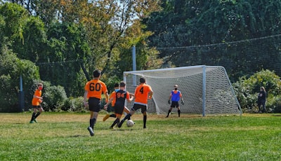 أنا لاعب كرة قدم بالإنجليزية