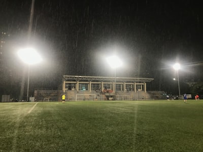 ليفربول يتفوق على توتنهام بنتيجة 3-1 في مباراة مثيرة